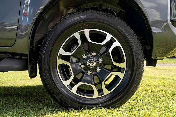 2025 Toyota Hilux SR5 48V GUN126R 4X4