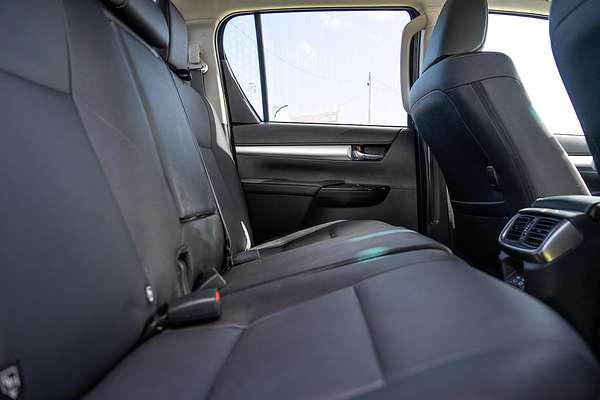 2025 Toyota Hilux SR5 48V GUN126R 4X4