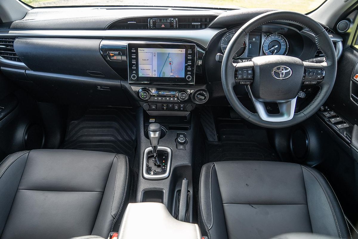2025 Toyota Hilux SR5 48V GUN126R 4X4