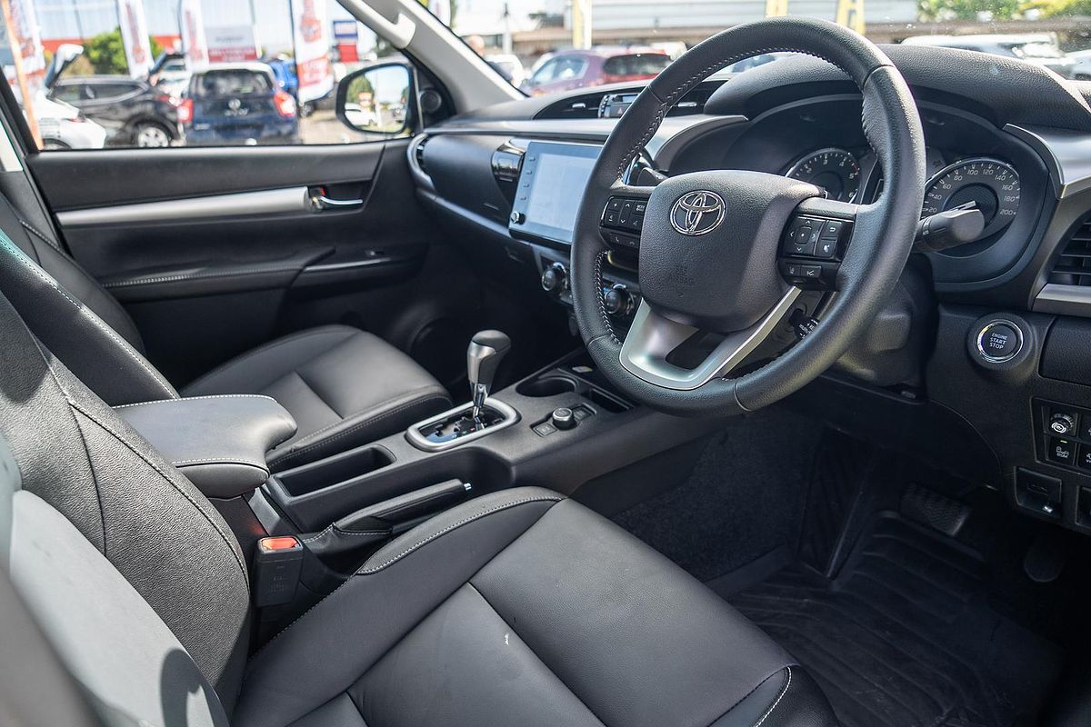 2025 Toyota Hilux SR5 48V GUN126R 4X4