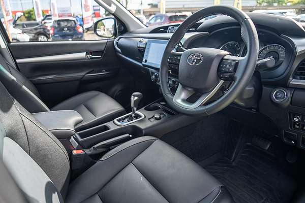 2025 Toyota Hilux SR5 48V GUN126R 4X4