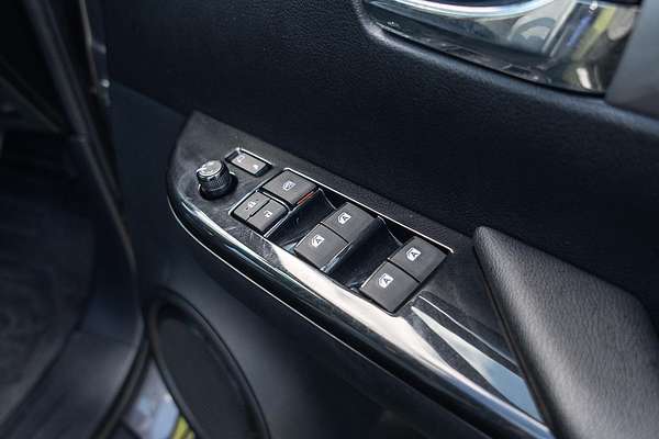 2025 Toyota Hilux SR5 48V GUN126R 4X4