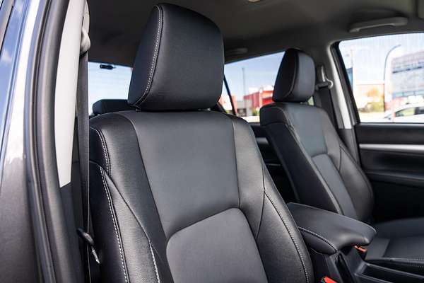 2025 Toyota Hilux SR5 48V GUN126R 4X4