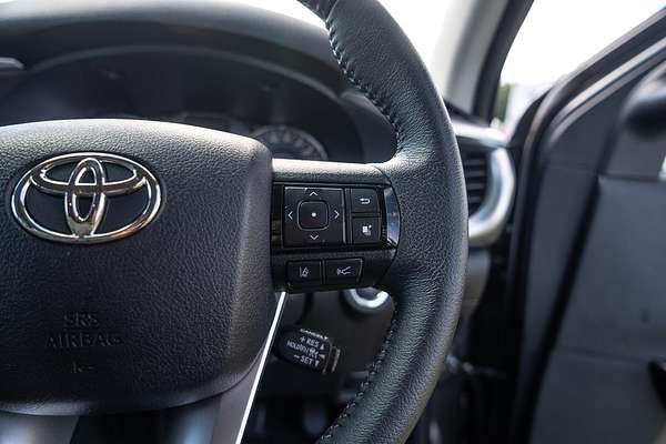 2025 Toyota Hilux SR5 48V GUN126R 4X4