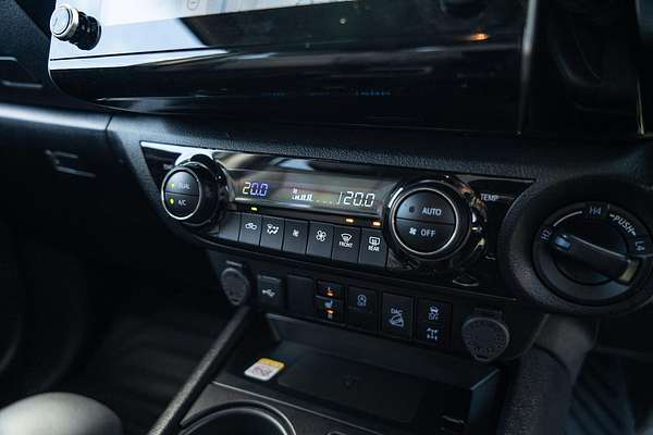 2025 Toyota Hilux SR5 48V GUN126R 4X4