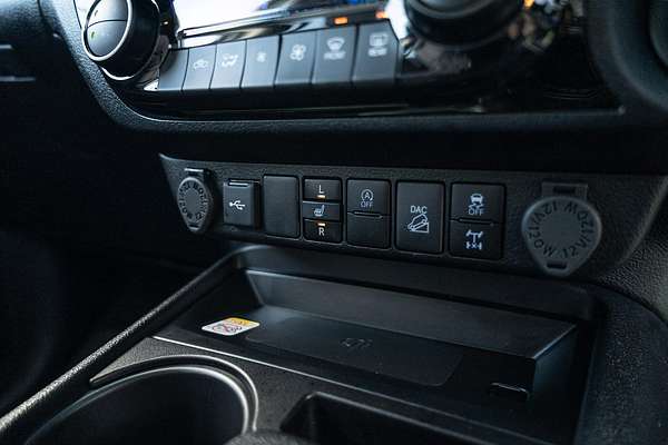 2025 Toyota Hilux SR5 48V GUN126R 4X4