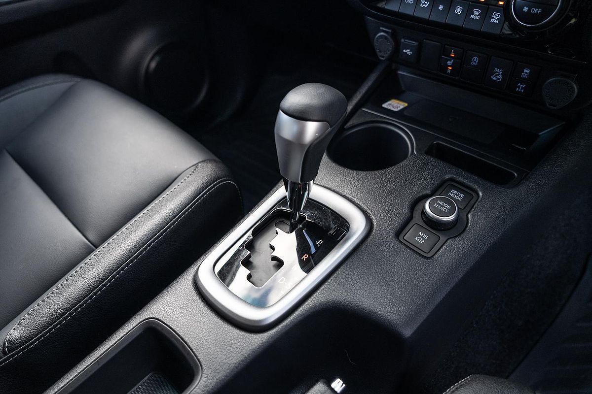 2025 Toyota Hilux SR5 48V GUN126R 4X4
