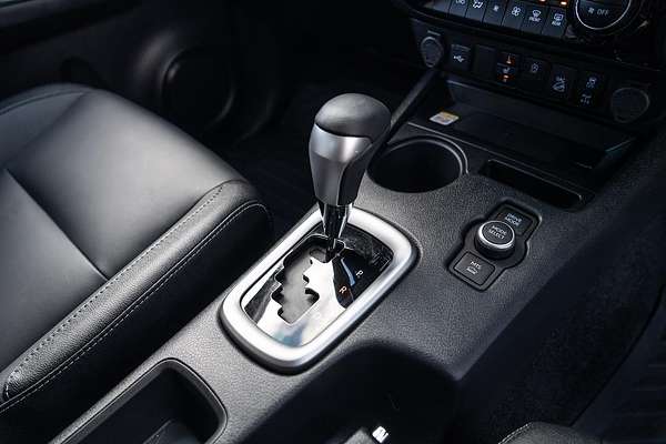2025 Toyota Hilux SR5 48V GUN126R 4X4
