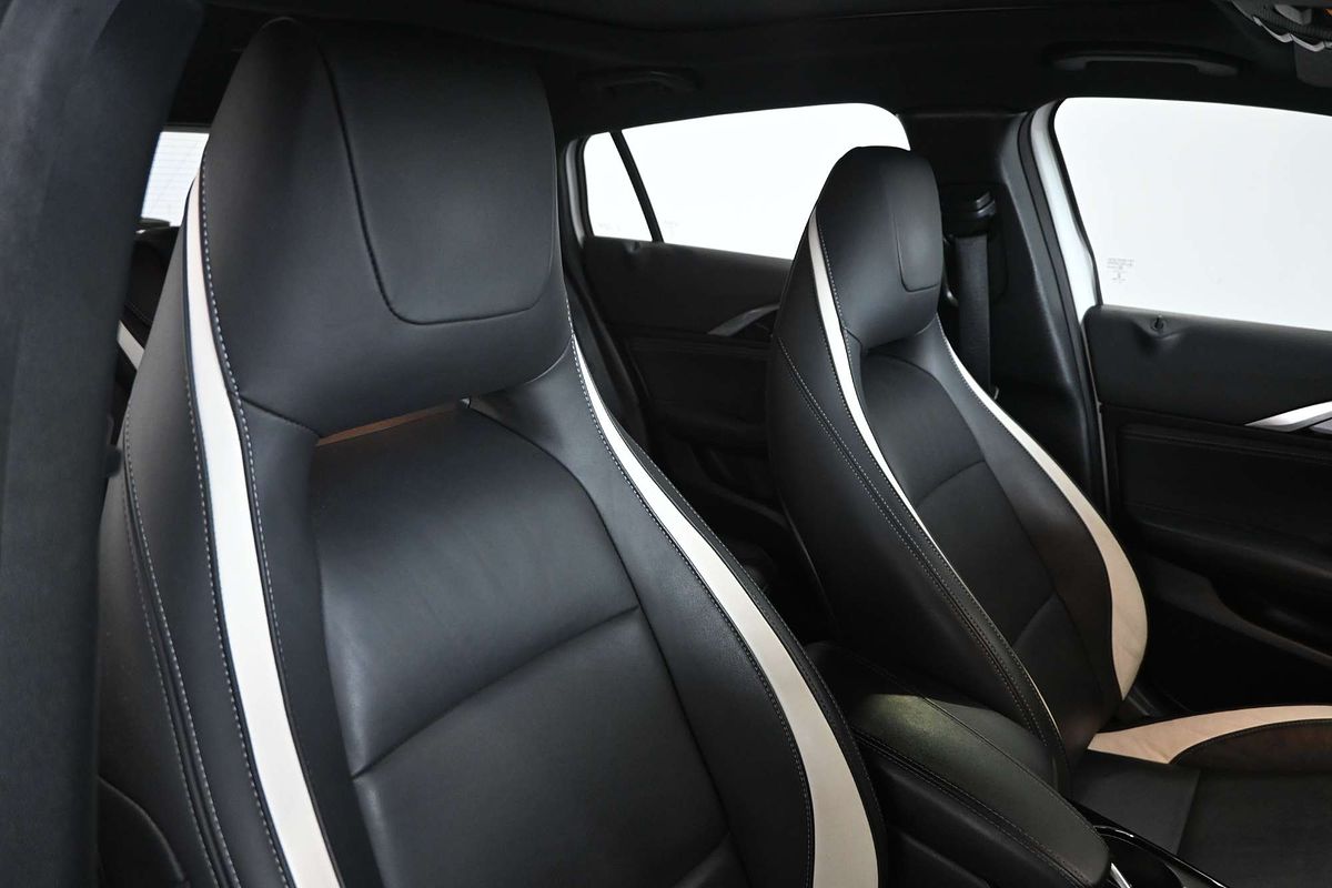 2019 INFINITI Q30 Sport H15