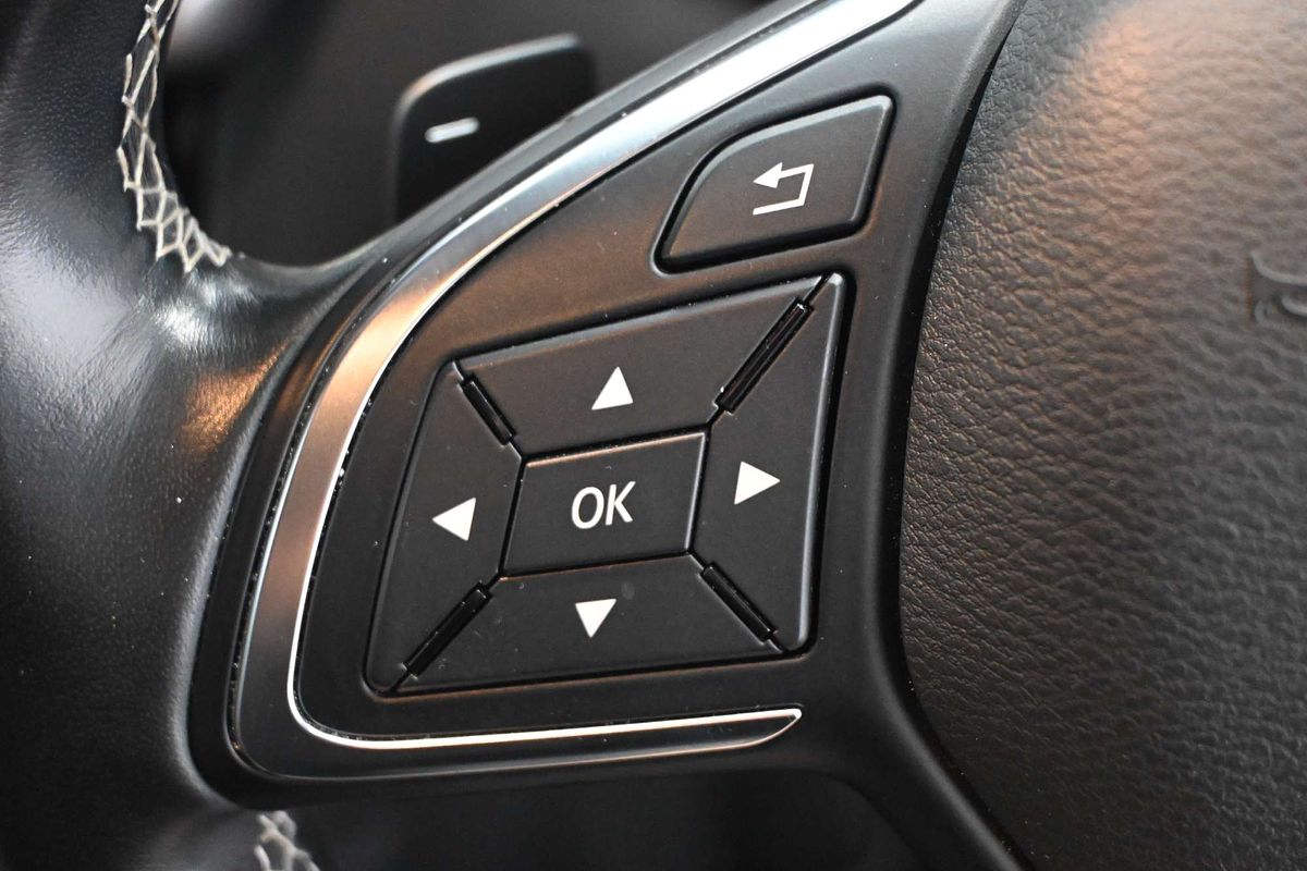 2019 INFINITI Q30 Sport H15