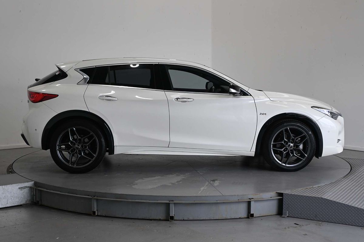 2019 INFINITI Q30 Sport H15