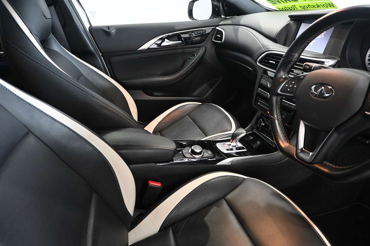 2019 INFINITI Q30 Sport H15
