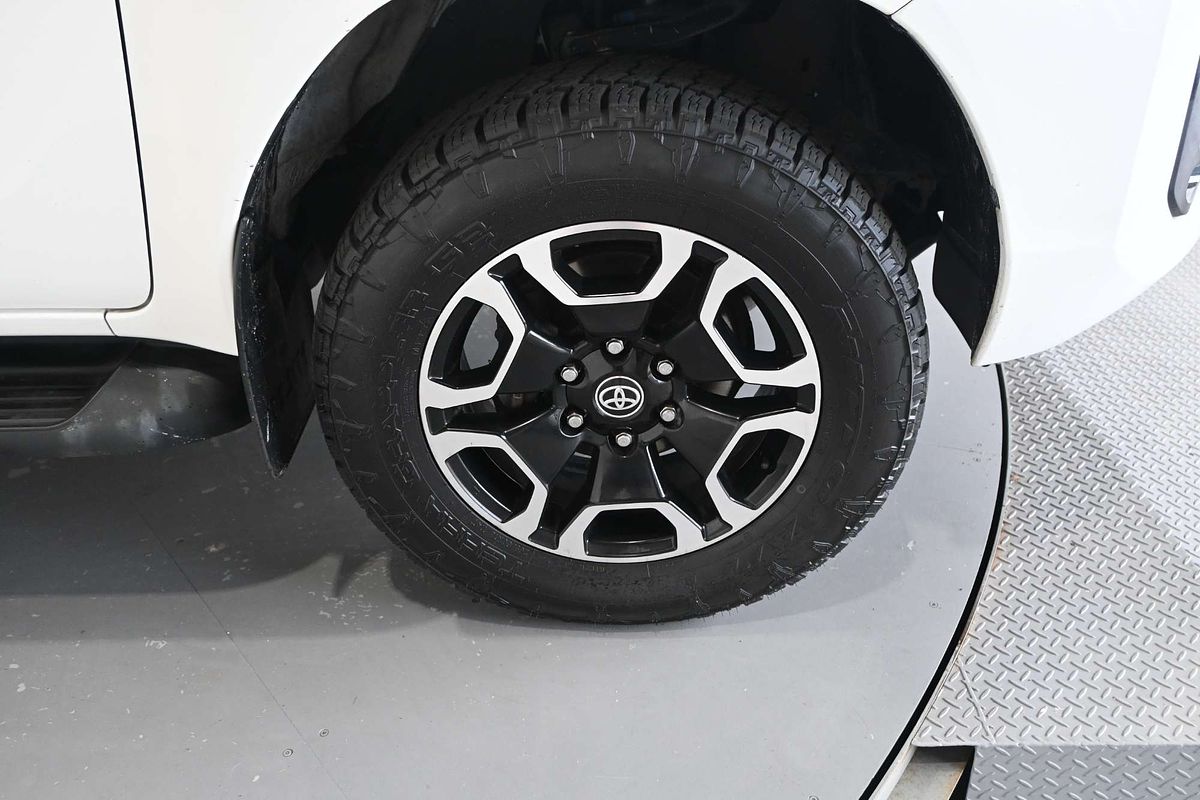 2020 Toyota Hilux SR5 GUN126R 4X4