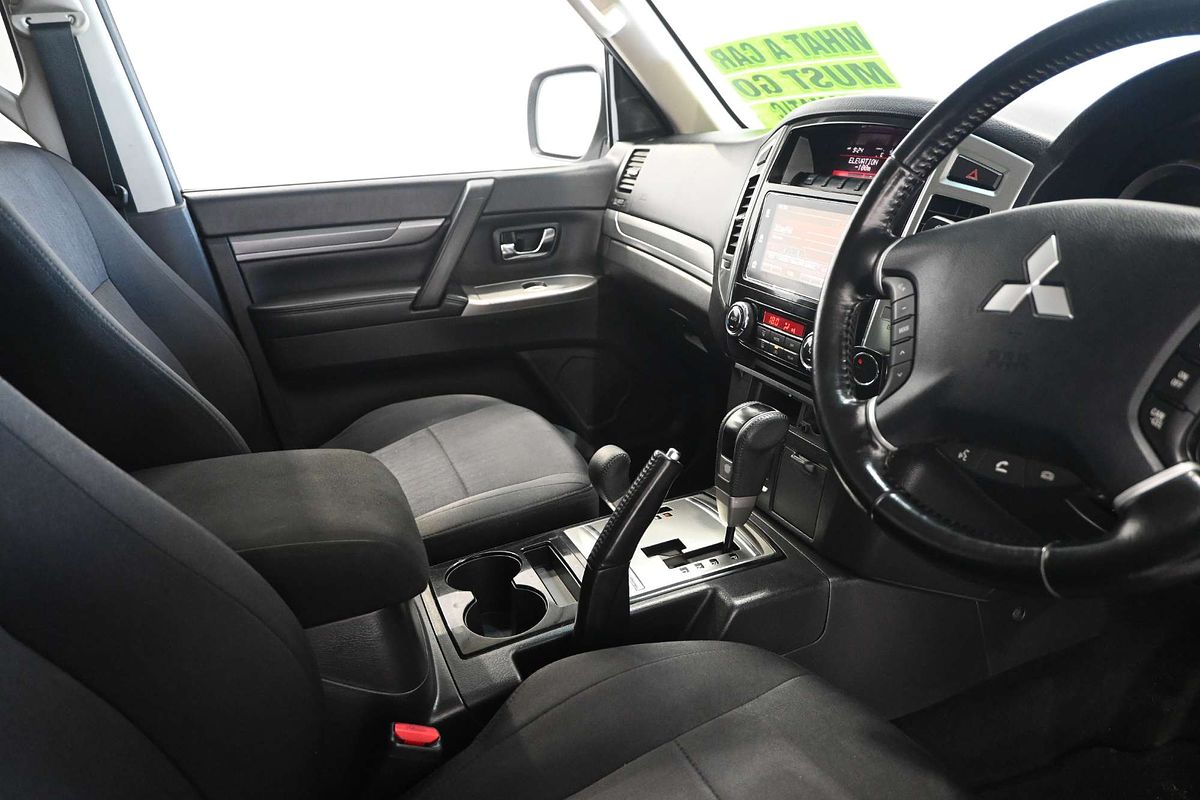 2016 Mitsubishi Pajero GLX NX