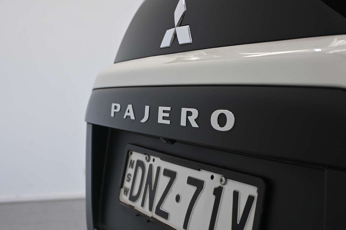 2016 Mitsubishi Pajero GLX NX