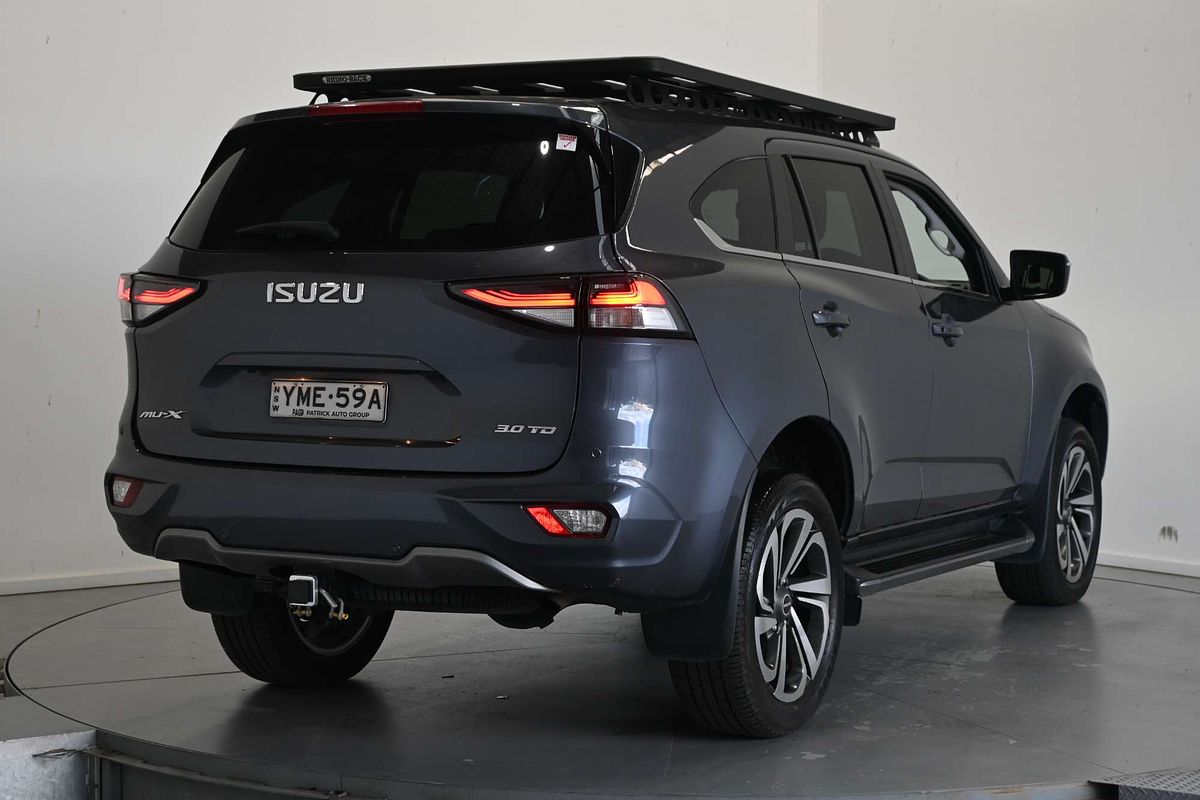 2022 Isuzu MU-X LS-T