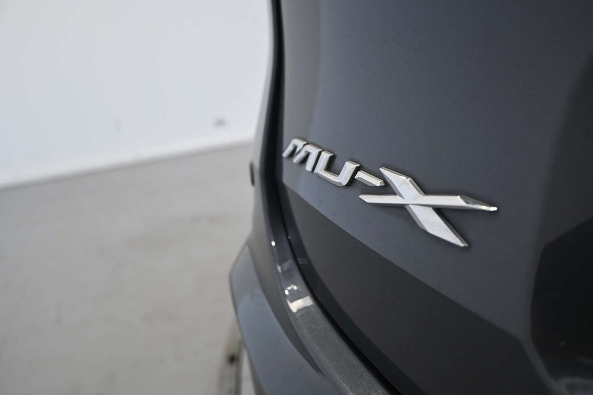 2022 Isuzu MU-X LS-T