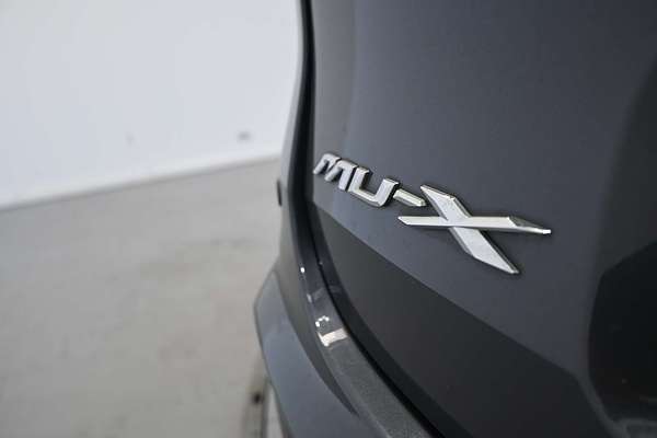 2022 Isuzu MU-X LS-T