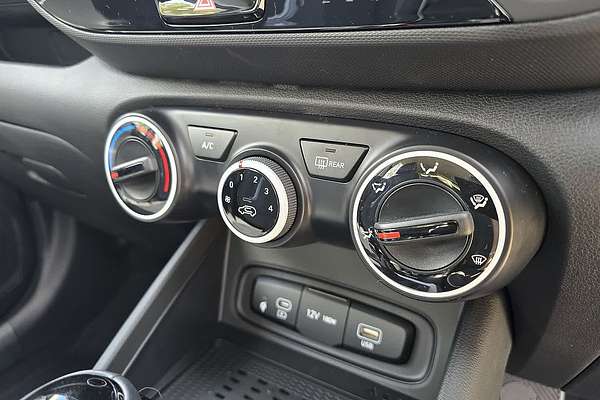 2025 Hyundai Venue Active QX.V5