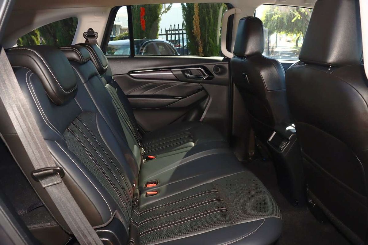 2023 Isuzu MU-X LS-T