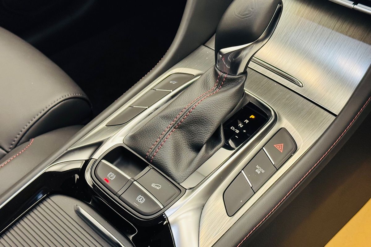 2024 MG HS Excite SAS23