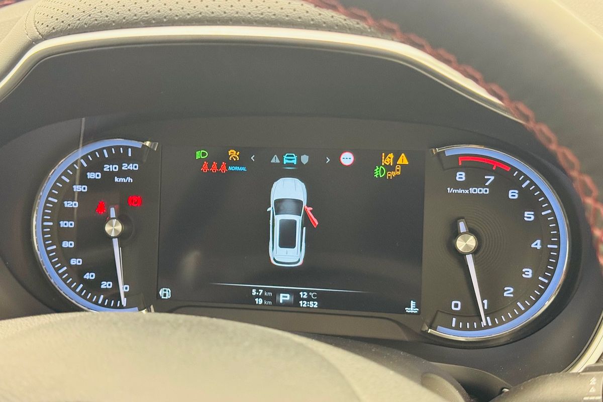 2024 MG HS Excite SAS23