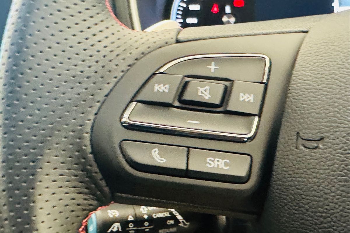 2024 MG HS Excite SAS23