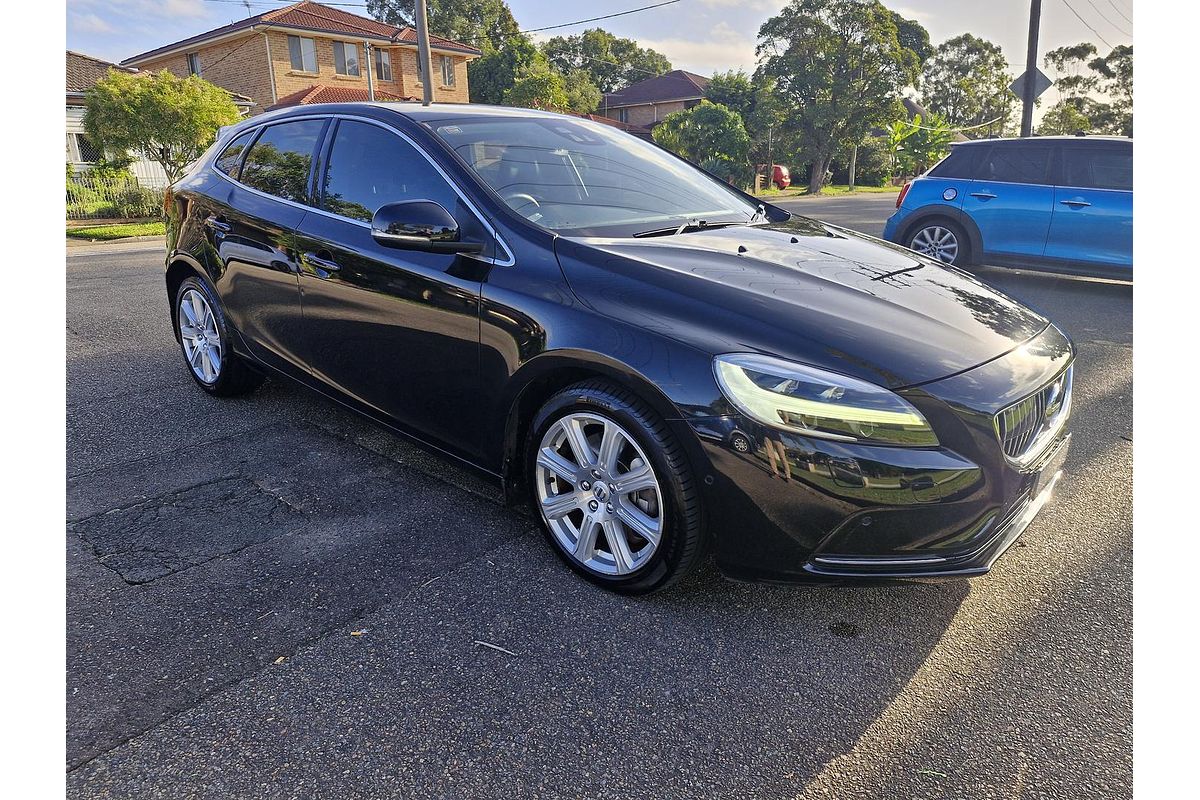 2018 Volvo V40 Cross Country T4