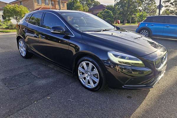 2018 Volvo V40 Cross Country T4