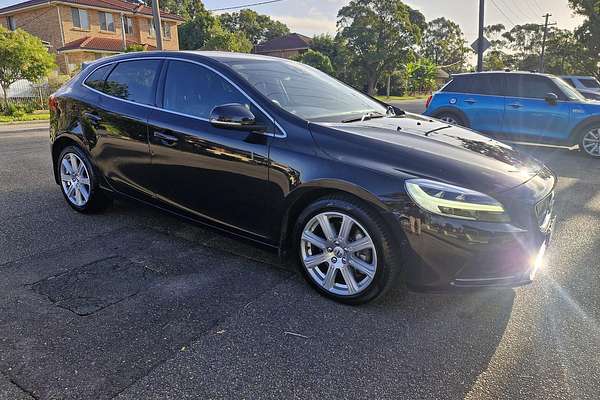 2018 Volvo V40 Cross Country T4