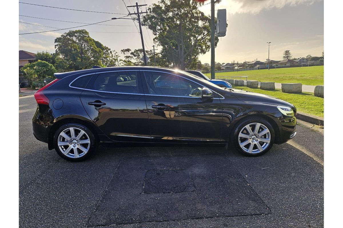 2018 Volvo V40 Cross Country T4