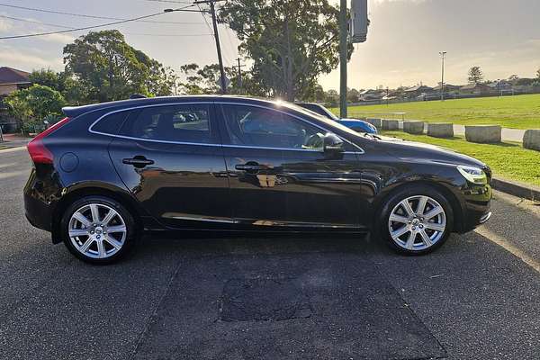 2018 Volvo V40 Cross Country T4