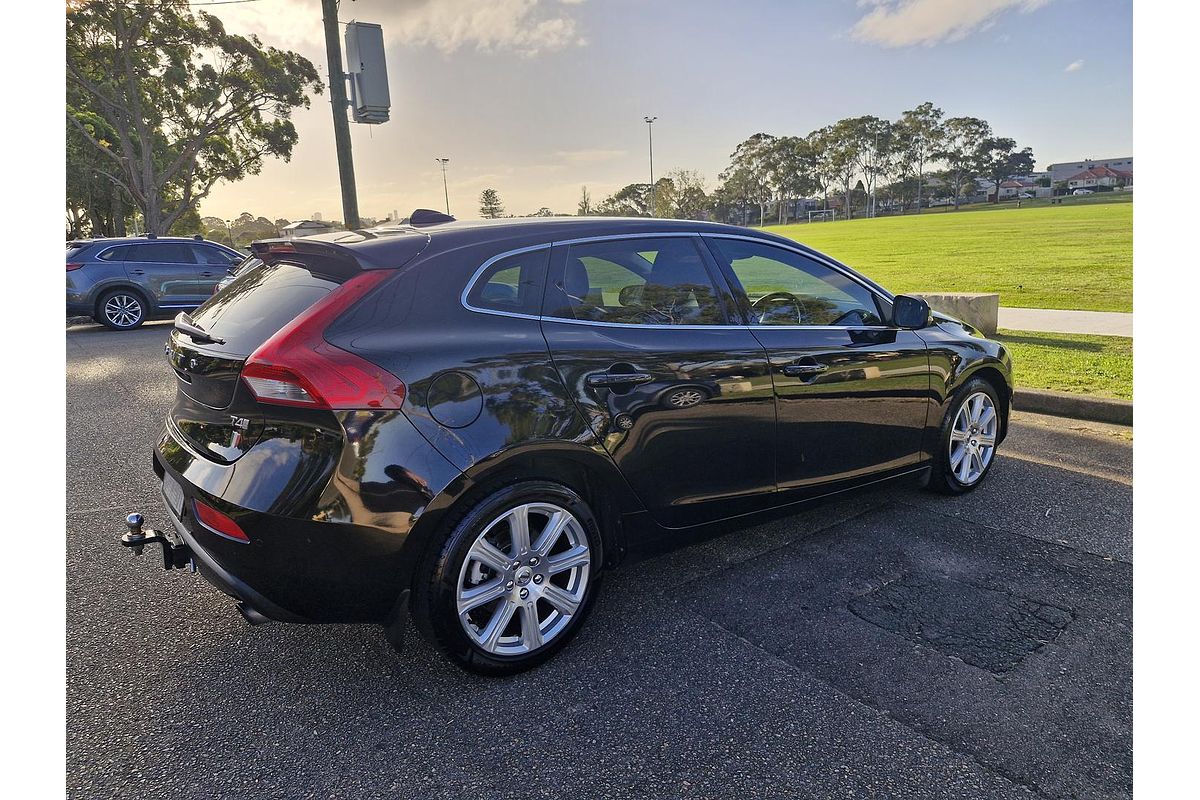 2018 Volvo V40 Cross Country T4