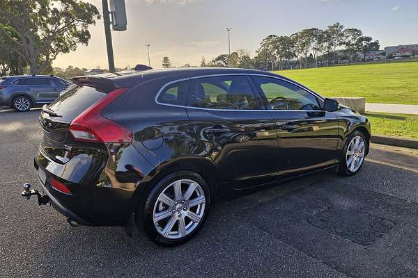2018 Volvo V40 Cross Country T4