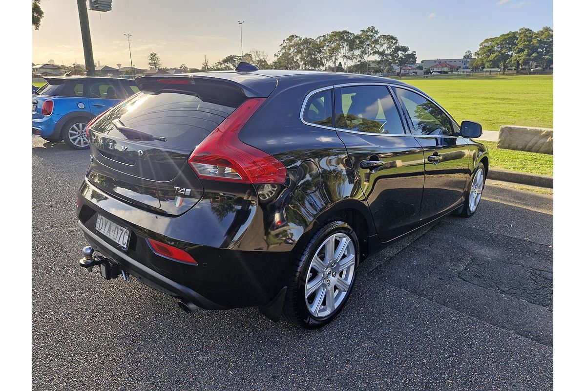 2018 Volvo V40 Cross Country T4