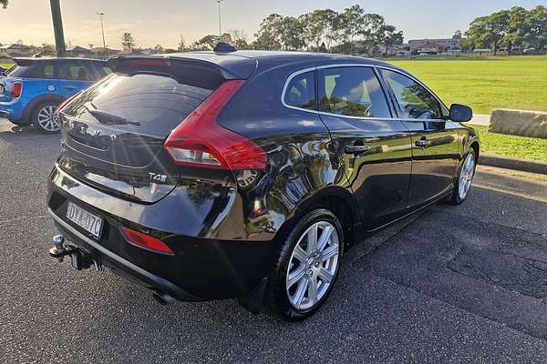 2018 Volvo V40 Cross Country T4
