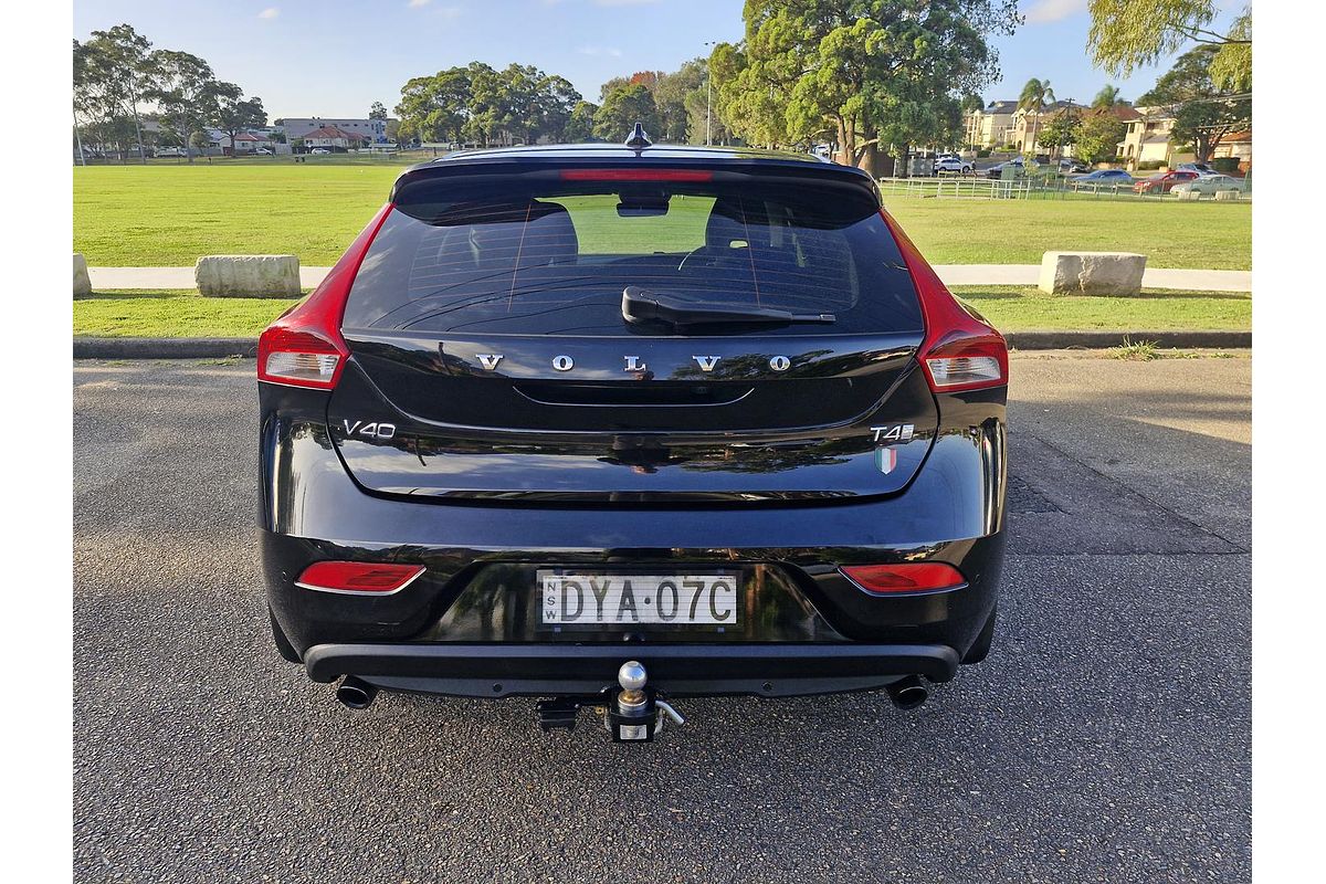 2018 Volvo V40 Cross Country T4
