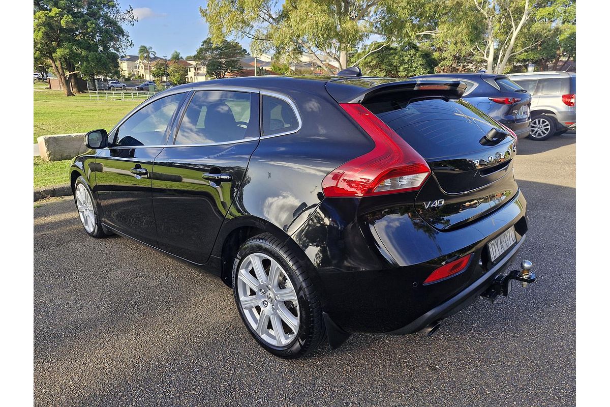 2018 Volvo V40 Cross Country T4