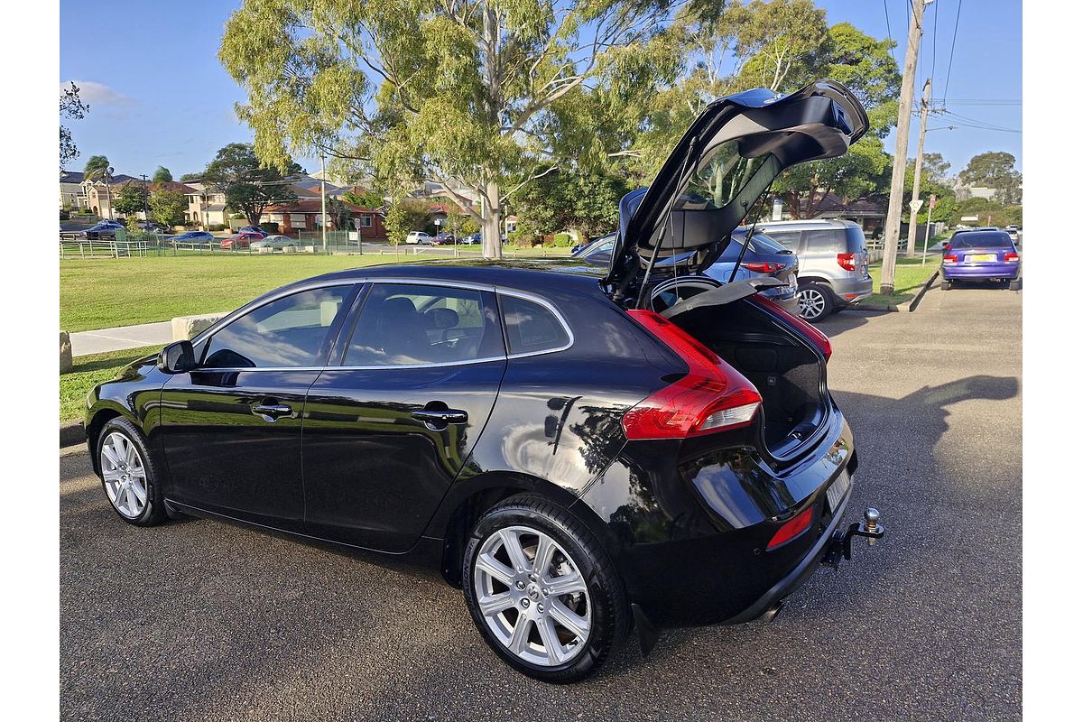 2018 Volvo V40 Cross Country T4