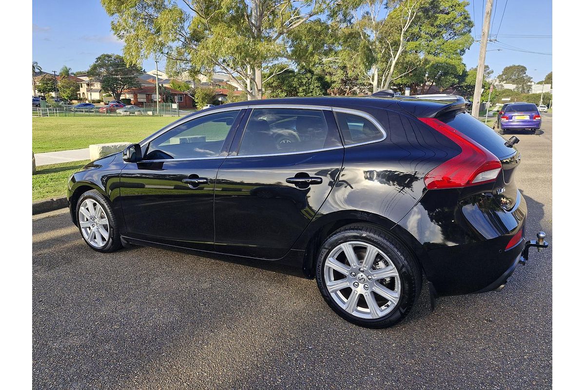 2018 Volvo V40 Cross Country T4