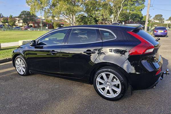 2018 Volvo V40 Cross Country T4