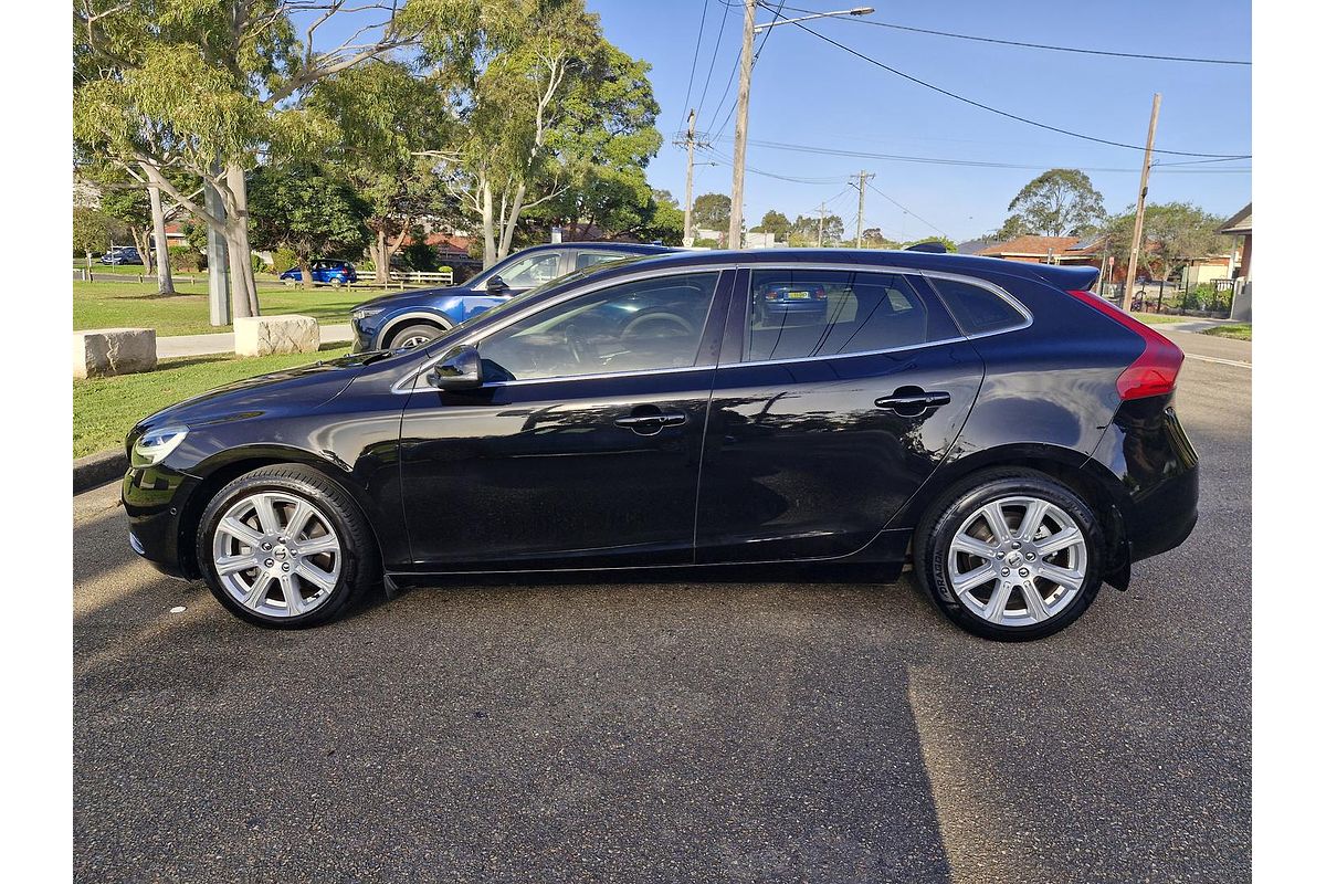 2018 Volvo V40 Cross Country T4