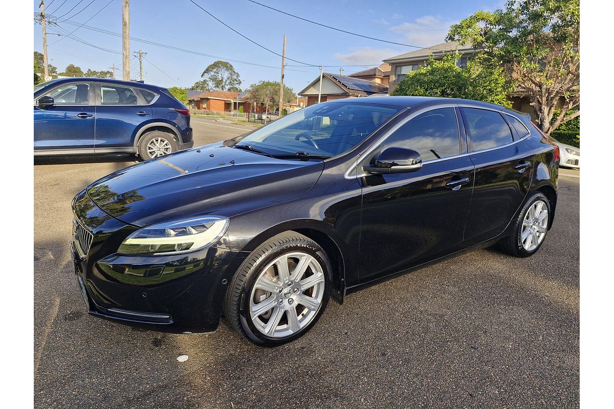 2018 Volvo V40 Cross Country T4