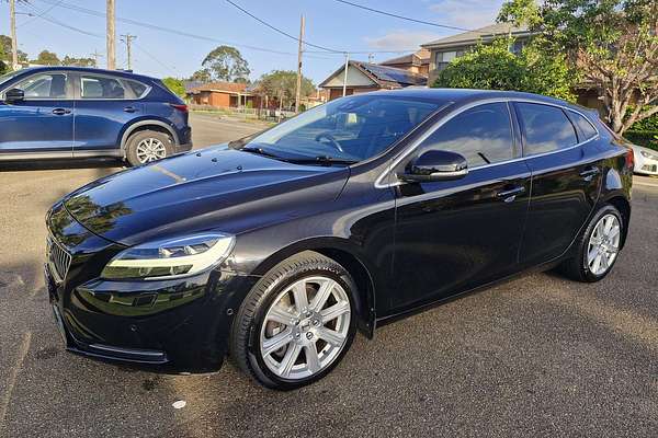 2018 Volvo V40 Cross Country T4