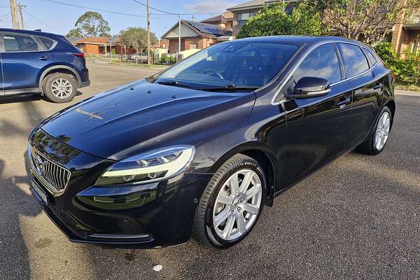 2018 Volvo V40 Cross Country T4