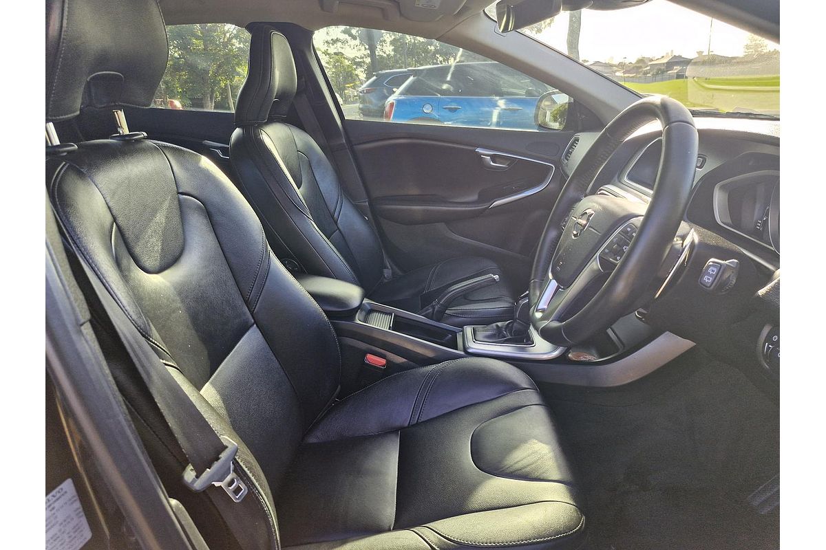 2018 Volvo V40 Cross Country T4
