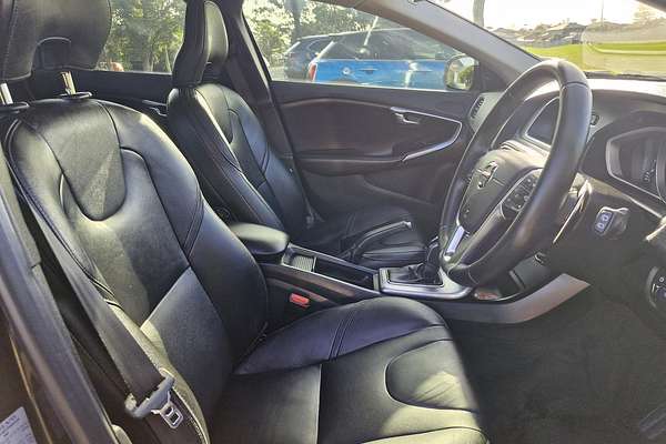 2018 Volvo V40 Cross Country T4
