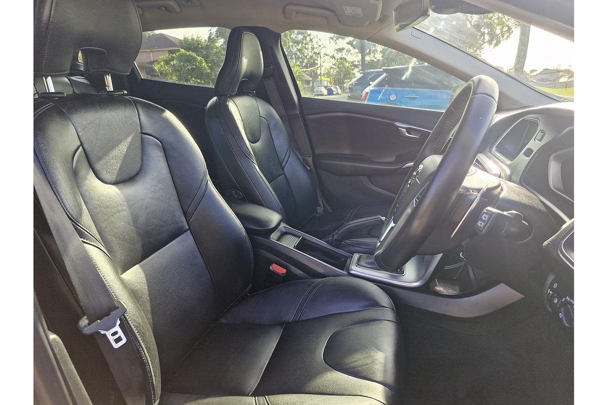 2018 Volvo V40 Cross Country T4
