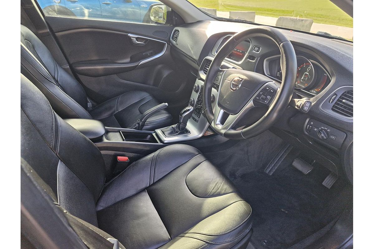 2018 Volvo V40 Cross Country T4