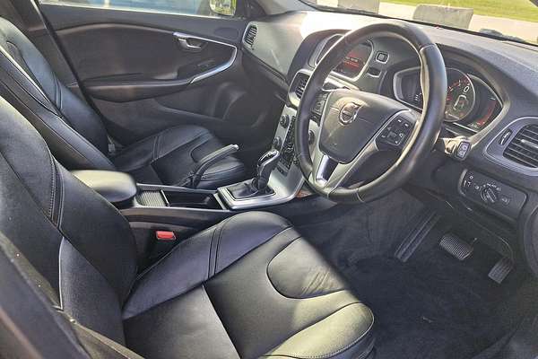2018 Volvo V40 Cross Country T4